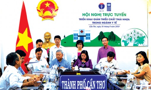 Cơ sở y tế ký cam kết giảm thiểu chất thải nhựa