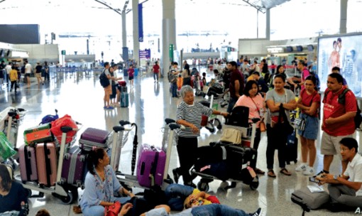 Lãnh đạo Hong Kong kêu gọi khôi phục trật tự