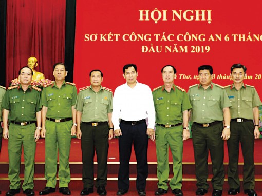 Phát huy truyền thống anh hùng