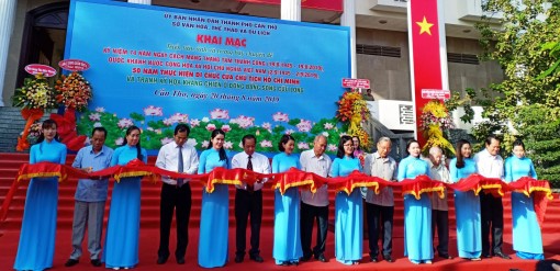 Khai mạc triển lãm ảnh: “50 năm thực hiện Di chúc của Chủ tịch Hồ Chí Minh”