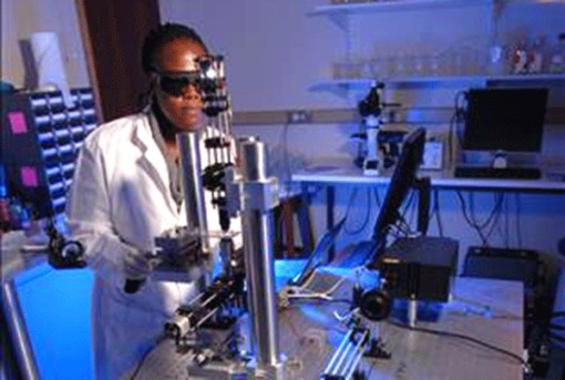 Đột phá trong sử dụng sinh học quang tử để chẩn đoán sớm HIV