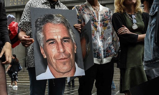 Cục trưởng Nhà tù mất chức vì vụ tỉ phú ấu dâm