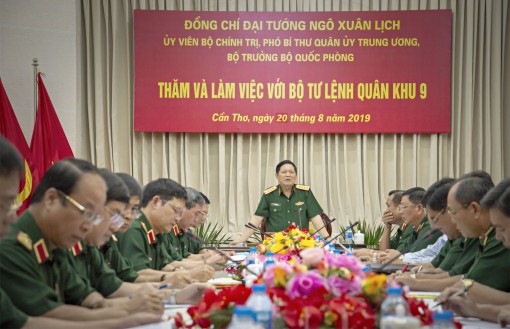 Đại tướng Ngô Xuân Lịch thăm và làm việc với Bộ Tư lệnh Quân khu 9