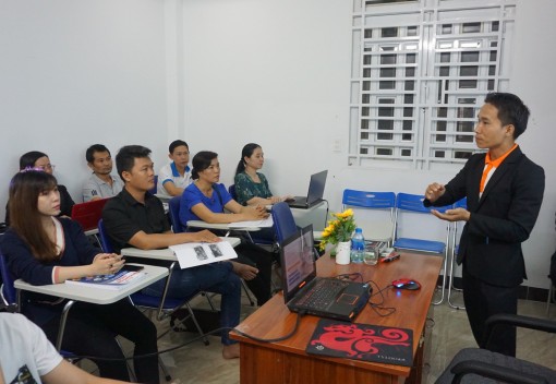 AZ Coach - Giúp bạn trẻ nhập cuộc thành công với nghề tay trái