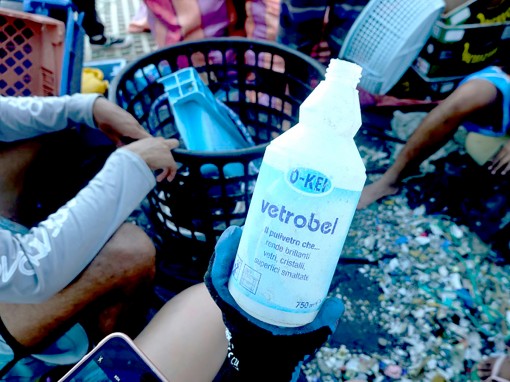 Đổi chai nhựa lấy vé xe buýt ở Ecuador