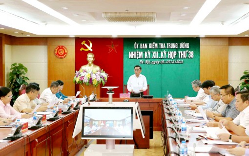 Xem xét, thi hành kỷ luật Ban Thường vụ Đảng ủy Công an 
tỉnh Đồng Nai và một số cá nhân