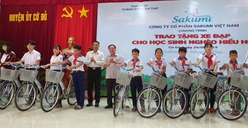 Các cấp ủy Đảng, chính quyền địa phương tiếp tục quan tâm, tạo mọi điều kiện để học sinh đến trường