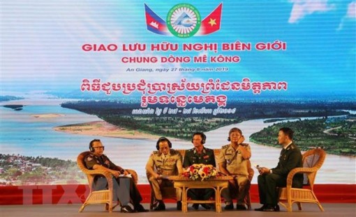 Tọa đàm giao lưu hữu nghị biên giới Việt Nam-Campuchia