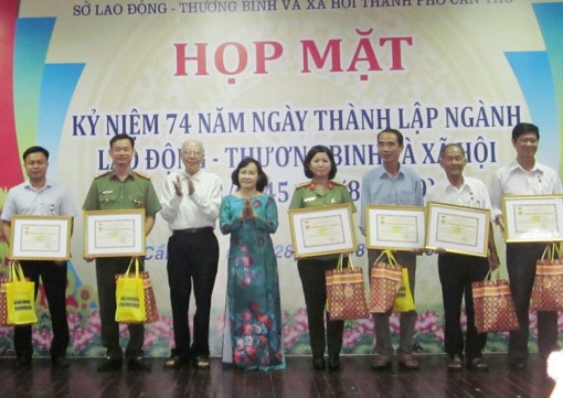 Họp mặt kỷ niệm ngày thành lập ngành Lao động - Thương binh và Xã hội