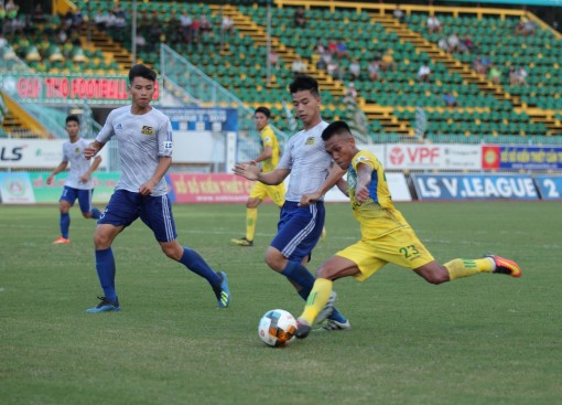 Thắng Huế 2-1, XSKT Cần Thơ nhiều cơ hội trụ hạng