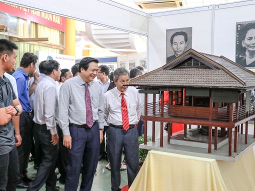 Khai mạc triển lãm ảnh “Long An - 50 năm thực hiện Di chúc của Chủ tịch Hồ Chí Minh”