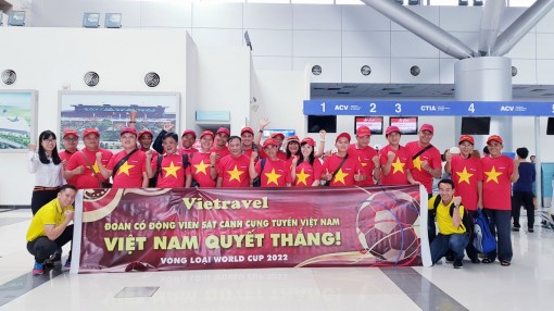 Du khách Vietravel sẵn sàng cháy hết mình cùng tuyển Việt Nam