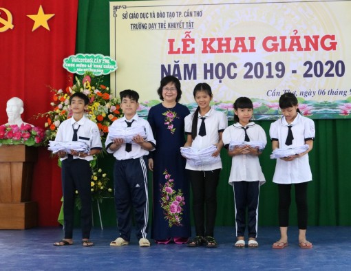 Trường Dạy trẻ khuyết tật TP Cần Thơ và Trường Tương Lai khai giảng năm học mới