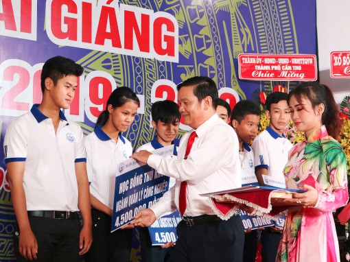 Trường Đại học Kỹ thuật - Công nghệ Cần Thơ đón 912 tân sinh viên