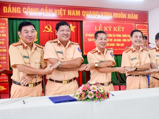 Ký kết phối hợp phòng, chống

đua xe trái phép