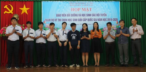 Họp mặt giáo viên và học sinh các đội tuyển học sinh giỏi TP Cần Thơ dự thi cấp quốc gia năm học 2019-2020