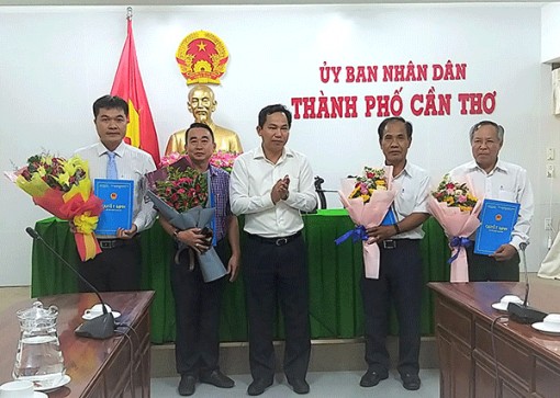 Triển khai các Quyết định của Chủ tịch UBND thành phố về công tác cán bộ