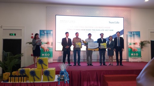 Sun Life Việt Nam chi trả quyền lợi bảo hiểm bệnh hiểm nghèo cho một khách hàng tại Cần Thơ với số tiền 438 triệu đồng
