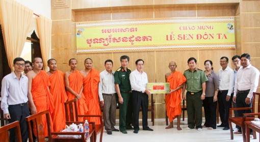 Chúc mừng đồng bào dân tộc Khmer nhân dịp lễ Sene Dolta