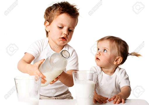 Trẻ em dưới 5 tuổi chỉ nên uống sữa, nước và nước trái cây nguyên chất