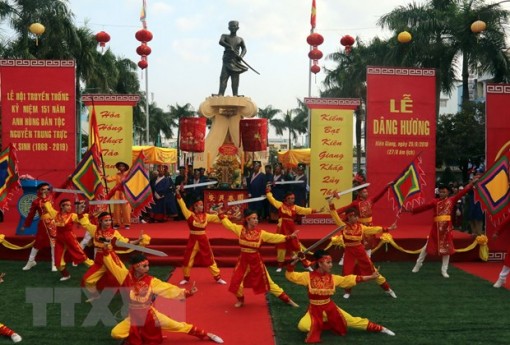 Dâng hương tưởng niệm anh hùng dân tộc Nguyễn Trung Trực