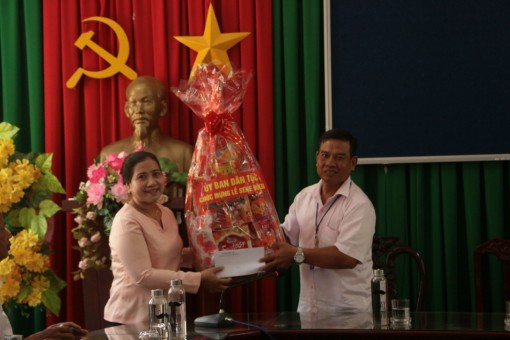 Vụ địa phương III thăm, tặng quà sư sãi và đồng bào Khmer Sóc Trăng