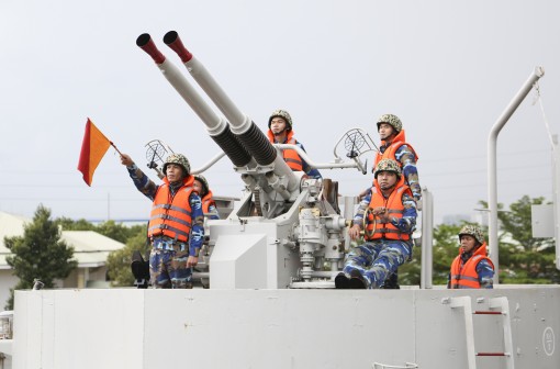 “Trẻ hóa” những con tàu “70 tuổi quân”