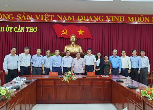 Thứ trưởng Thường trực Bộ Ngoại giao Bùi Thanh Sơn làm việc tại TP Cần Thơ