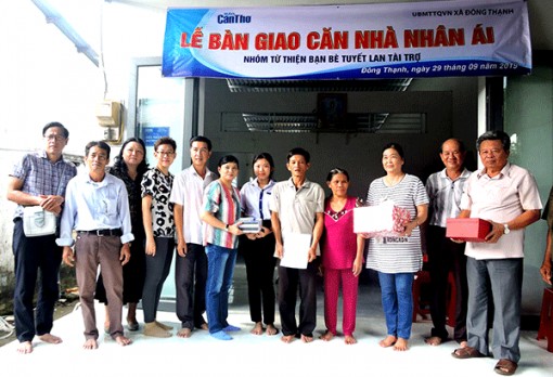 Báo Cần Thơ bàn giao nhà nhân ái