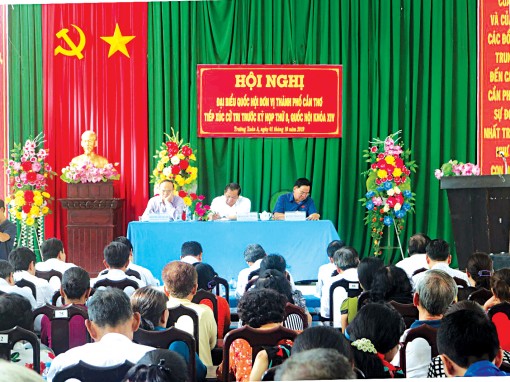 Cử tri kiến nghị có giải pháp hỗ trợ nông dân ổn định đời sống