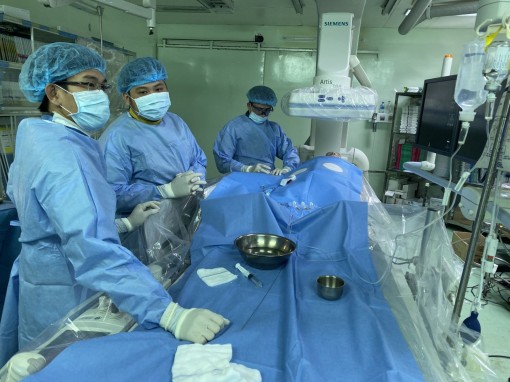 Cứu sống cụ ông người Bỉ bị nhồi máu cơ tim cấp