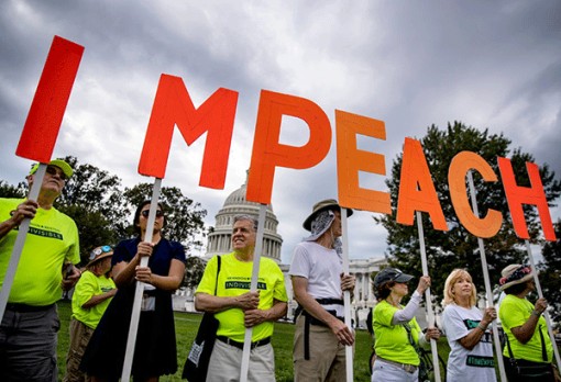 Ngoại trưởng Pompeo khẩu chiến với phe Dân chủ