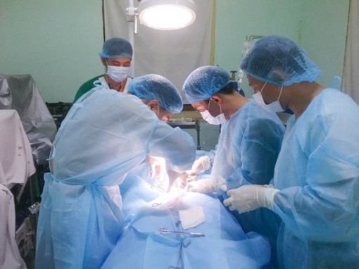 Bệnh xá đảo Sinh Tồn: Mổ cấp cứu cho ngư dân bị viêm ruột thừa cấp