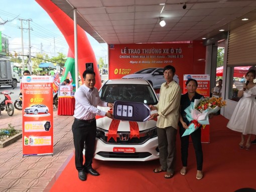 HEAD Hồng Đức bàn giao xe ô tô Honda City cho khách hàng trúng thưởng