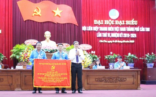 Tăng cường công tác giáo dục chính trị, tư tưởng cho thanh niên