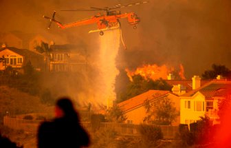 100.000 người phải sơ tán vì cháy rừng ở California