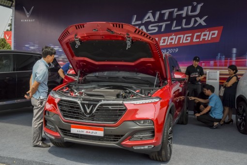 Khách hàng choáng vì cách chăm sóc "chẳng giống ai" của VinFast