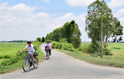 ផ្ដុំ​កម្លាំង​អភិ​វឌ្ឍ​ន៍សេដ្ឋ​កិច្ច​ ផ្សា​រភ្ជាប់​ជា​មួយ​នឹង​ការ​កសាង​ជន​បទ​ថ្មី​