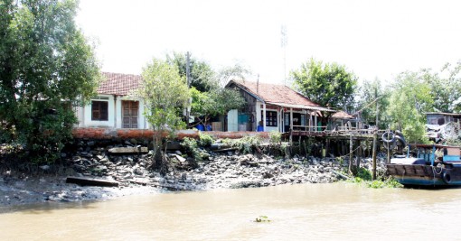 Long An: Công bố tình huống khẩn cấp sạt lở bờ Kinh Nước Mặn
