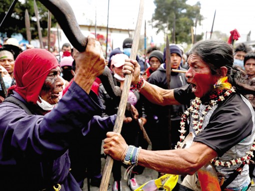 Tổng thống Ecuador nhượng bộ