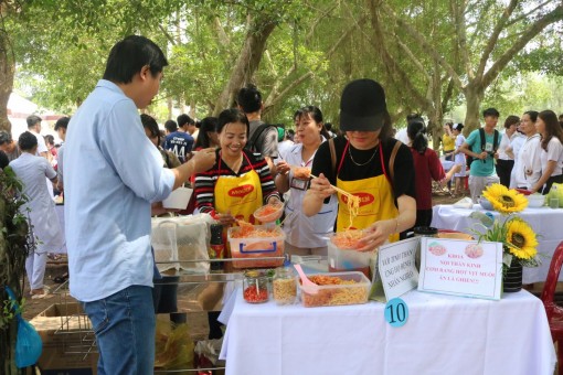 Thi ẩm thực ủng hộ bệnh nhân nghèo