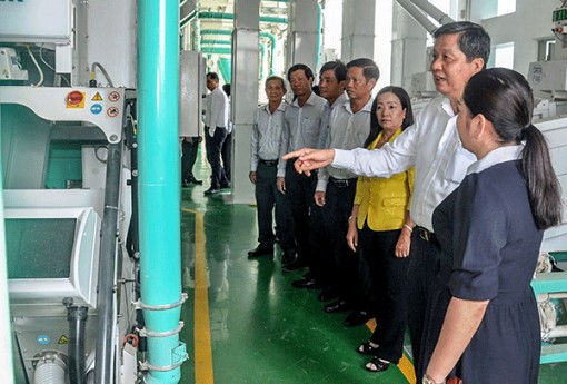 Phát huy trách nhiệm, vai trò nêu gương <br> Bài cuối: Xây dựng đội ngũ cán bộ đức, tài