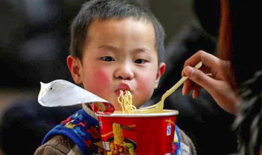 Báo động trẻ suy dinh dưỡng do thực phẩm chế biến