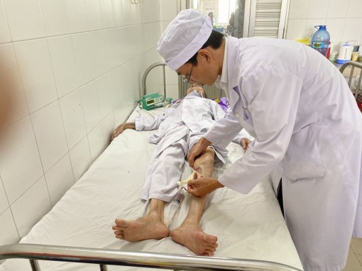 Cứu cụ bà 104 tuổi bị tắc mạch chi