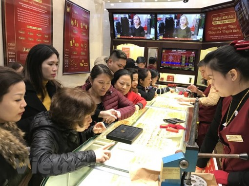 Giá vàng đồng loạt vượt 42 triệu đồng phiên mở cửa ngày cuối tuần