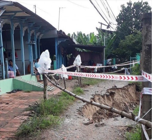An Giang khẩn cấp gia cố sạt lở bờ kênh