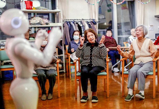 Nhật Bản chăm sóc người già bằng công nghệ