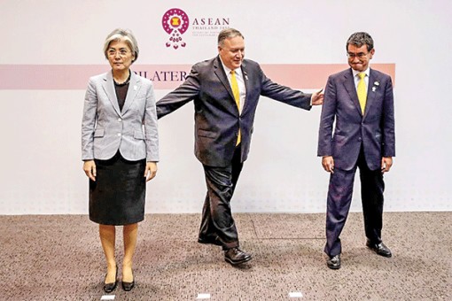 Nhật, Hàn nỗ lực xoa dịu căng thẳng