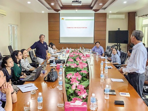 "Không chỉ là

tiền tươi, thóc thật"