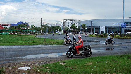 Đề nghị nâng cấp đường, lắp biển báo giao thông